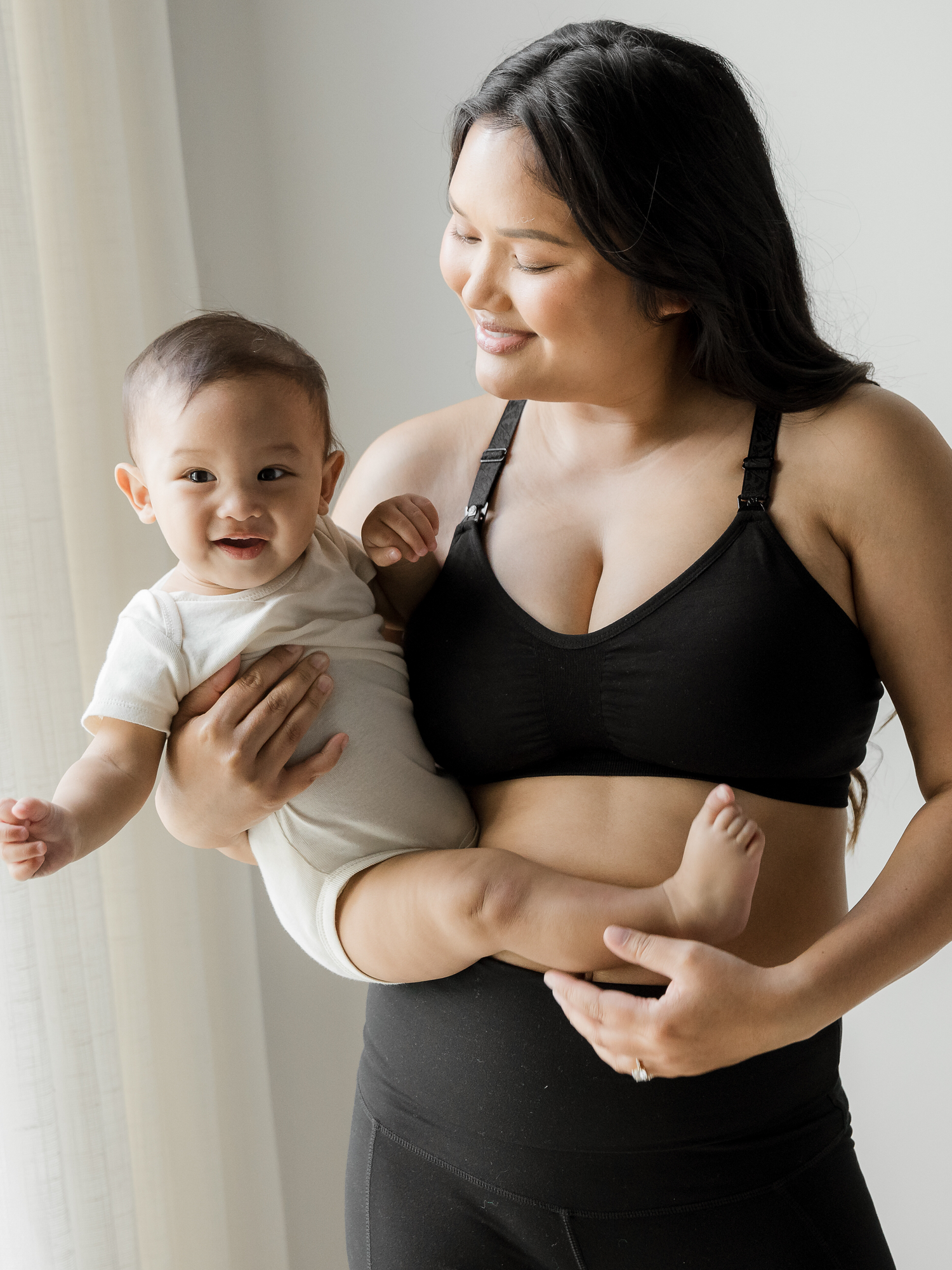 Sublime® Hands-Free Pumping & Nursing Sports Bra | Black | Milk & Baby