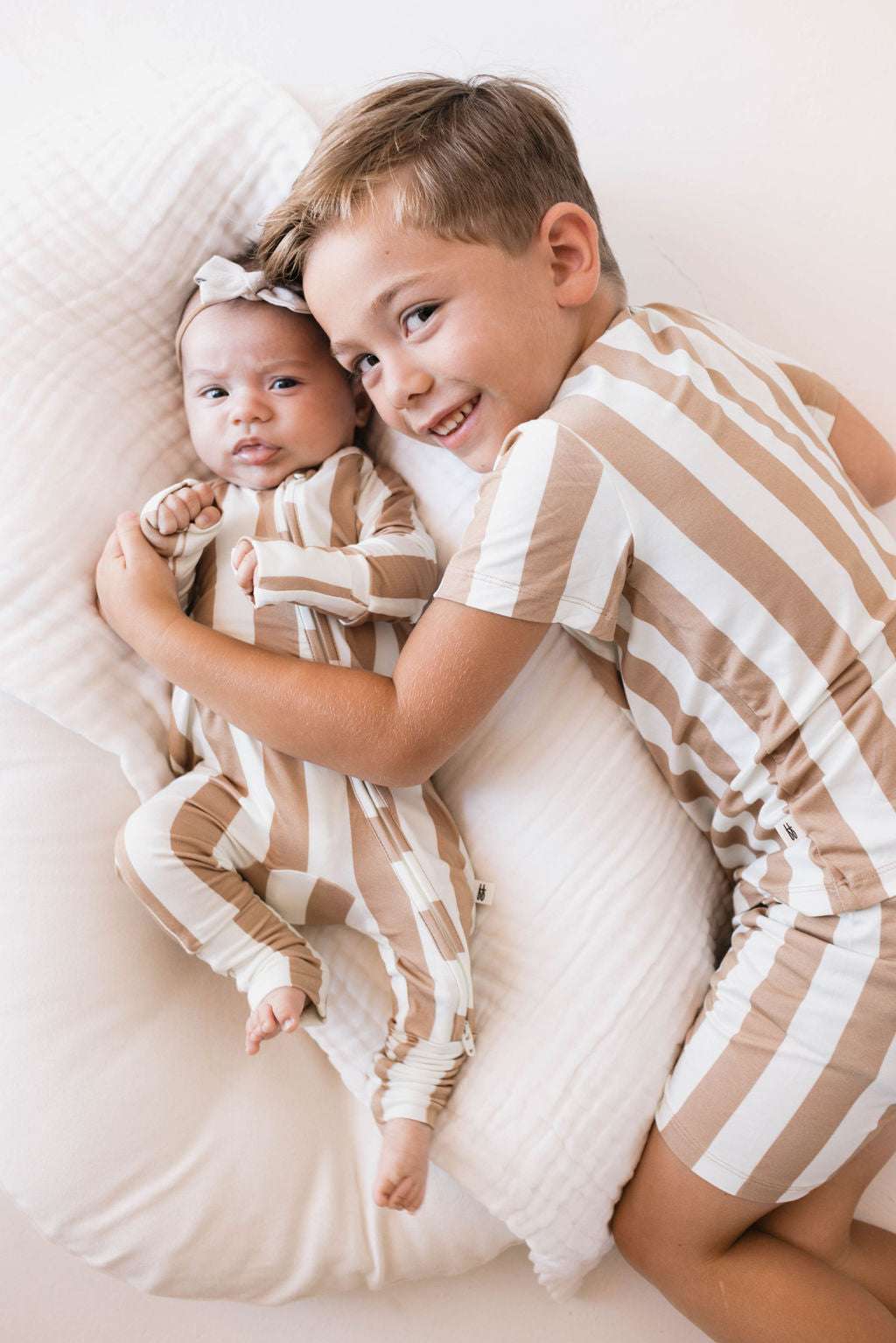 Kal Stripe | Bamboo Zip Pajamas Milk & Baby