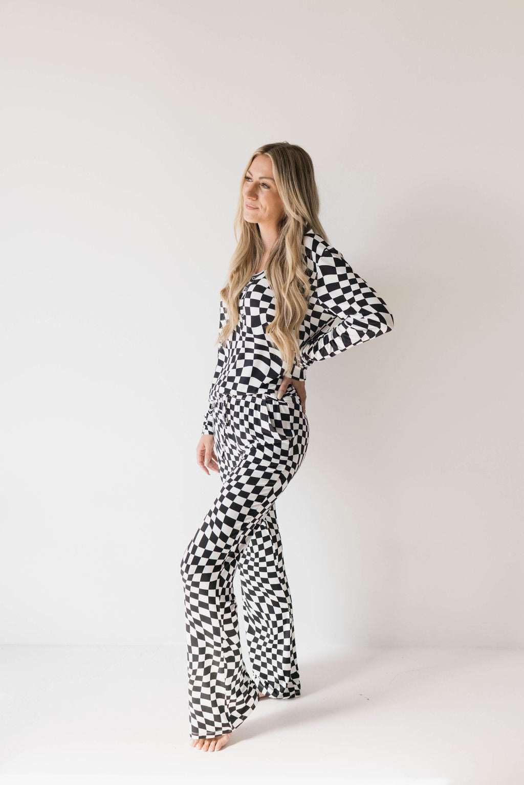 Black & White Wavy Checkerboard | Milk & Baby