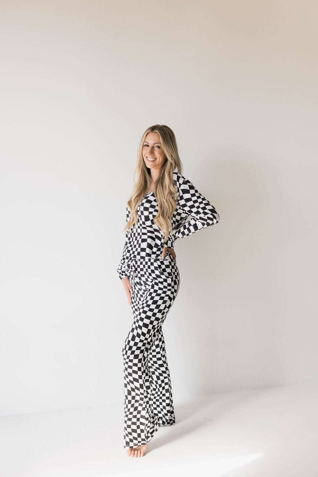 Black & White Wavy Checkerboard | Milk & Baby