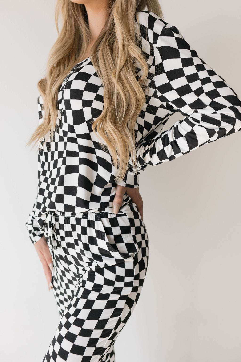 Black & White Wavy Checkerboard | Milk & Baby