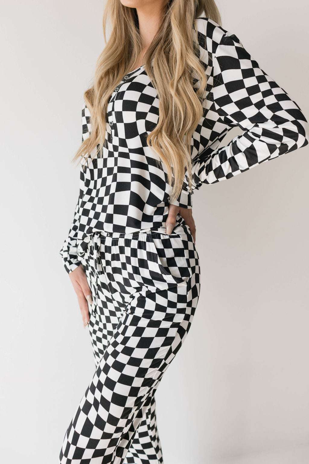 Black & White Wavy Checkerboard | Milk & Baby