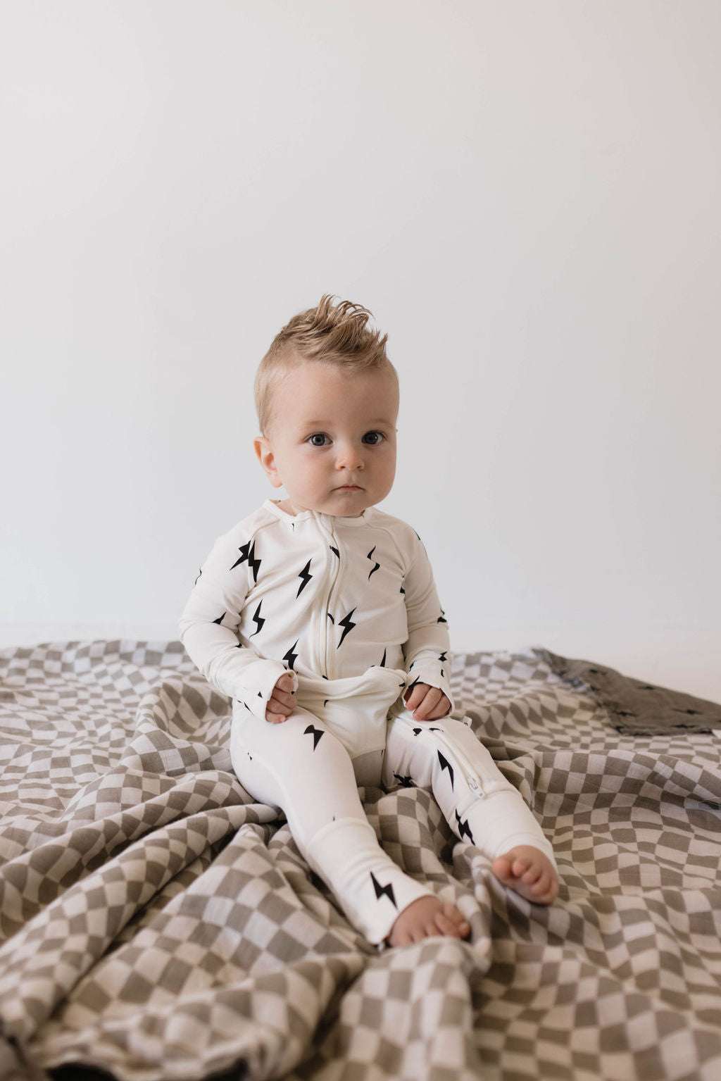 White & Black Lightning Bolt | Bamboo Zip Pajamas Milk & Baby