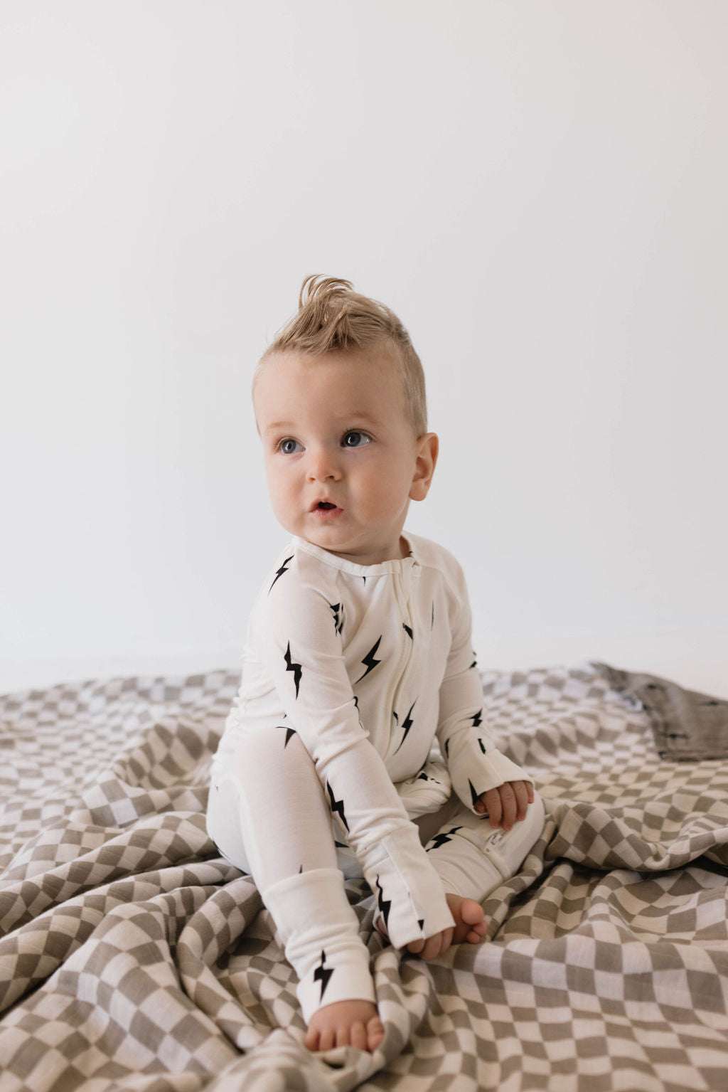 White & Black Lightning Bolt | Bamboo Zip Pajamas Milk & Baby