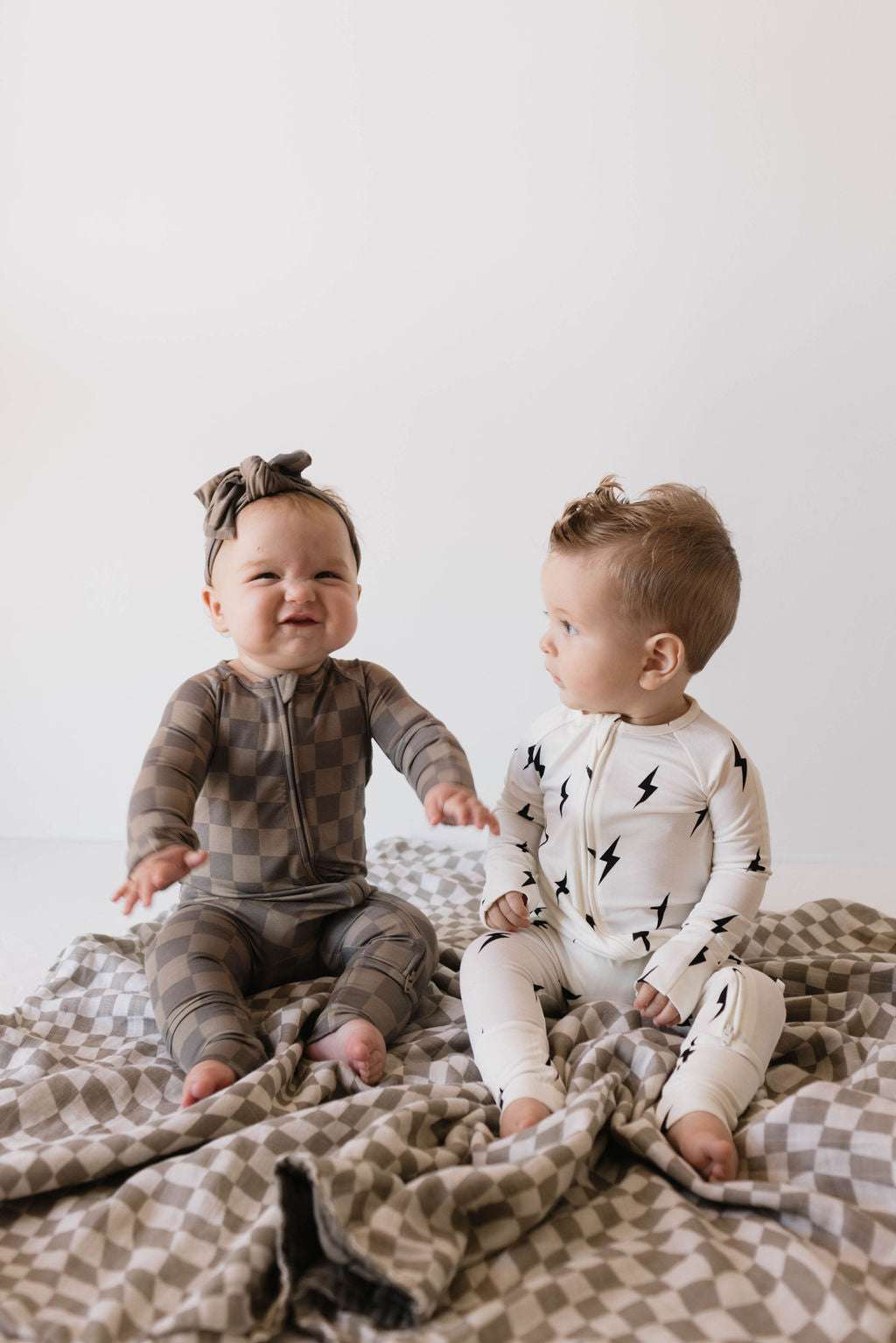 White & Black Lightning Bolt | Bamboo Zip Pajamas Milk & Baby