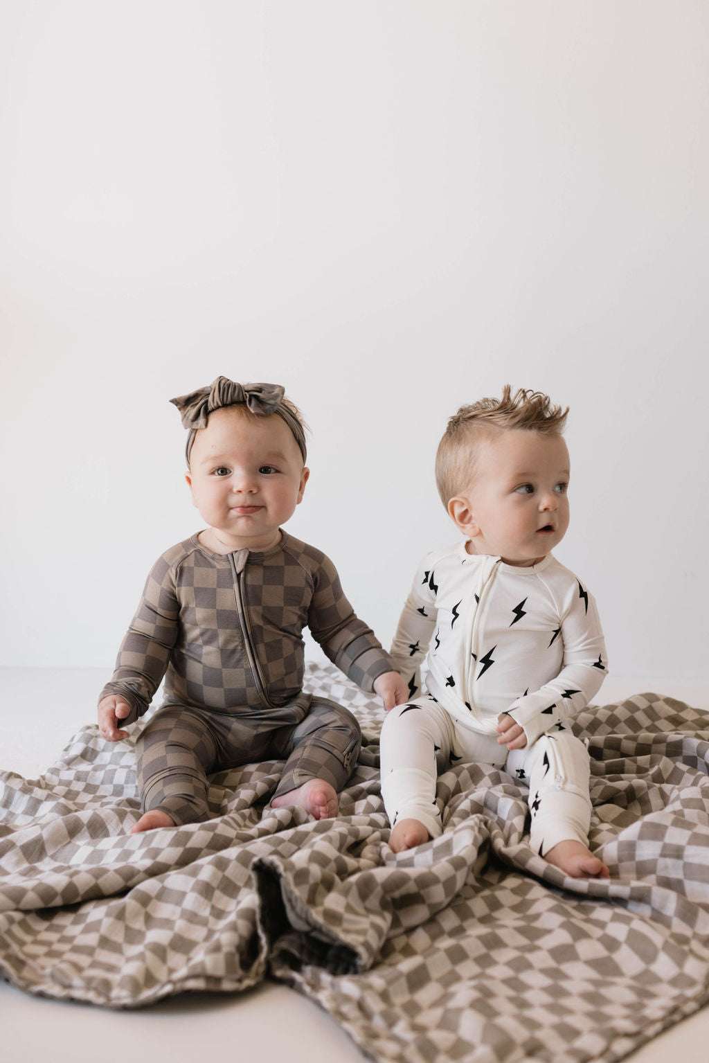 White & Black Lightning Bolt | Bamboo Zip Pajamas Milk & Baby