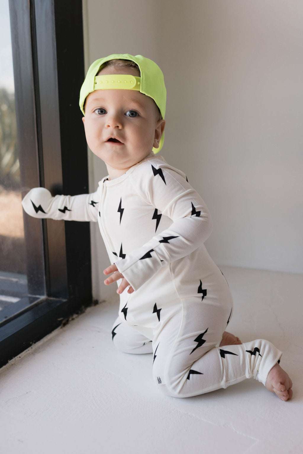 White & Black Lightning Bolt | Bamboo Zip Pajamas Milk & Baby