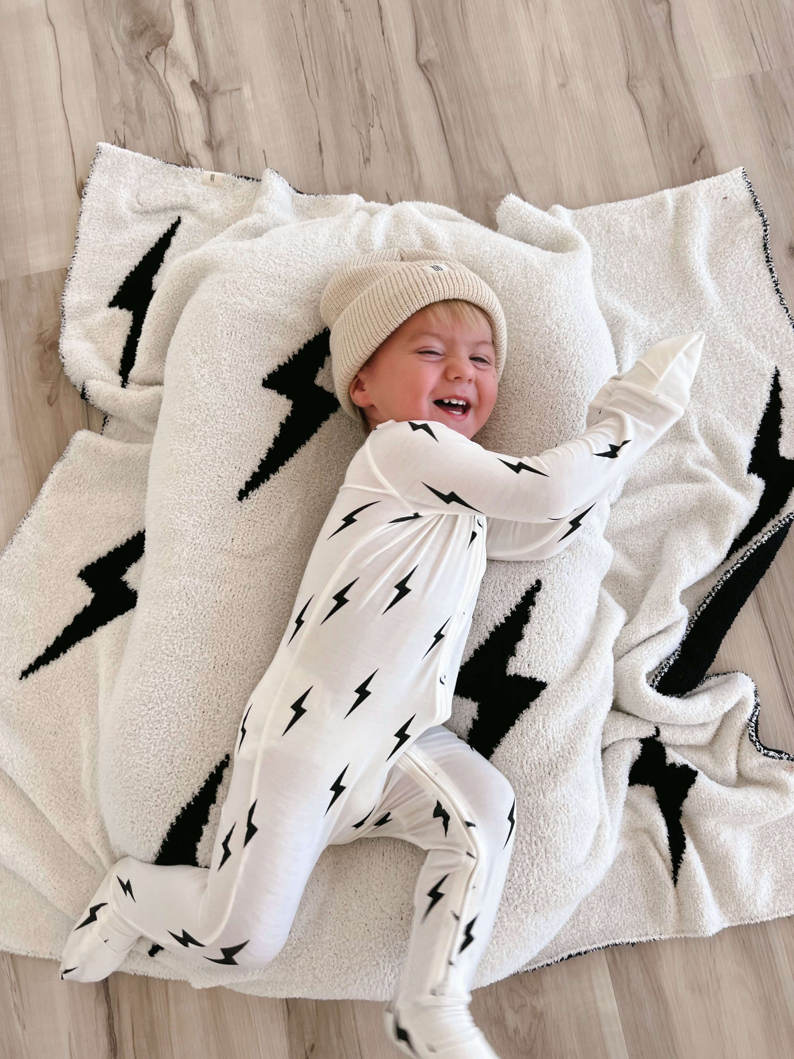 White & Black Lightning Bolt | Bamboo Zip Pajamas Milk & Baby