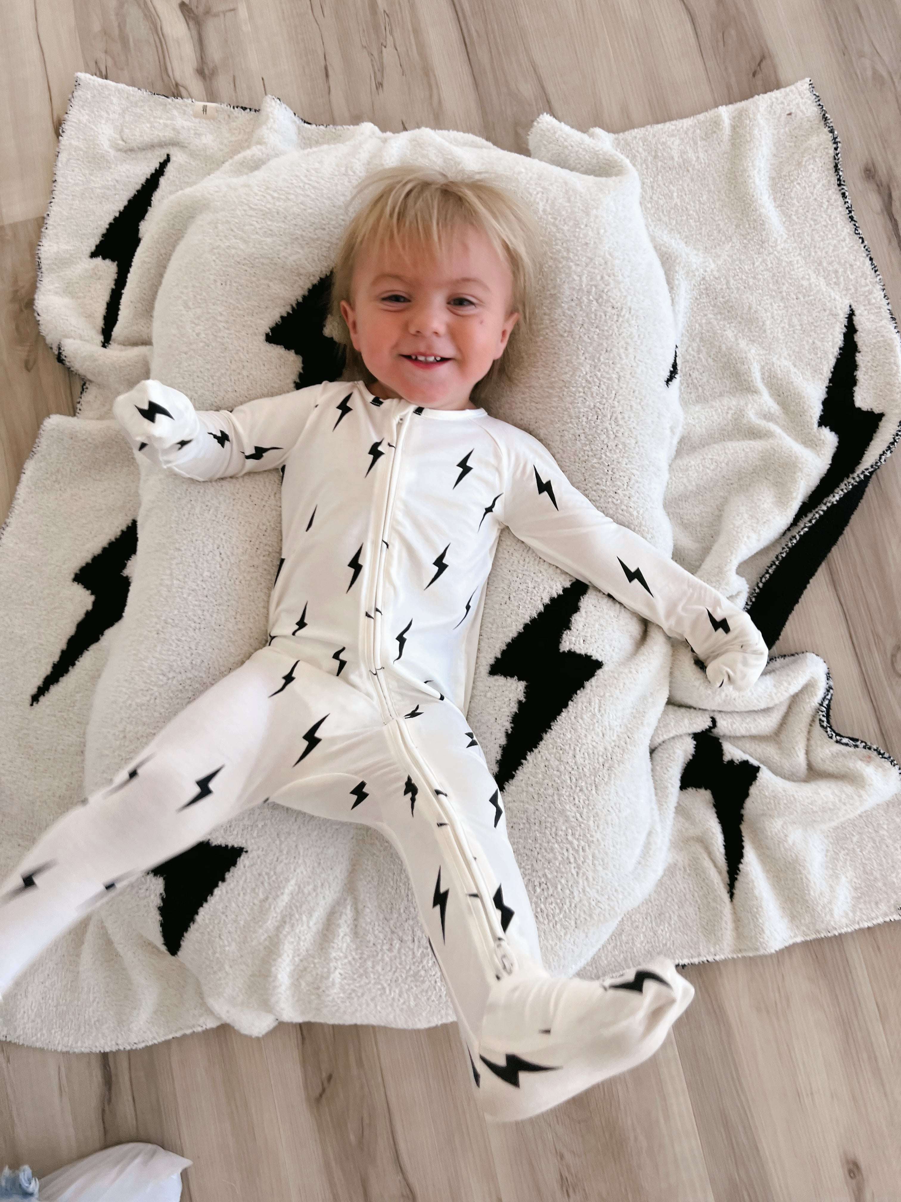 White & Black Lightning Bolt | Bamboo Zip Pajamas Milk & Baby