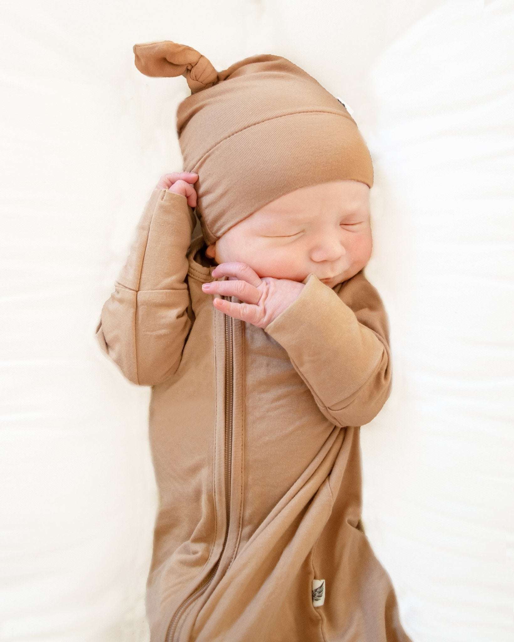 Coca Mocha Newborn Gown & Knot Hat Set Milk & Baby