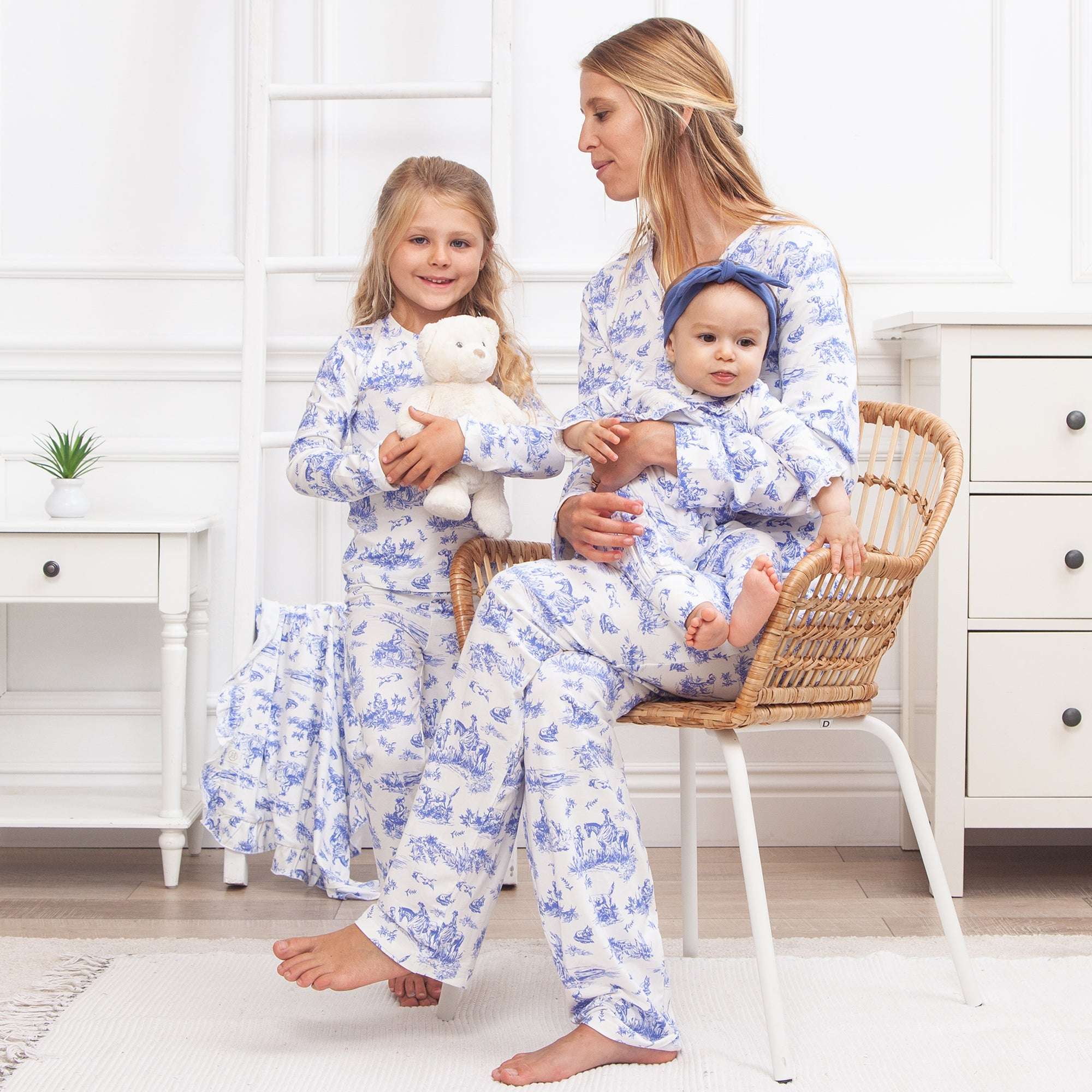 Toile de Jouy Bamboo Women's Pajama Set Milk & Baby