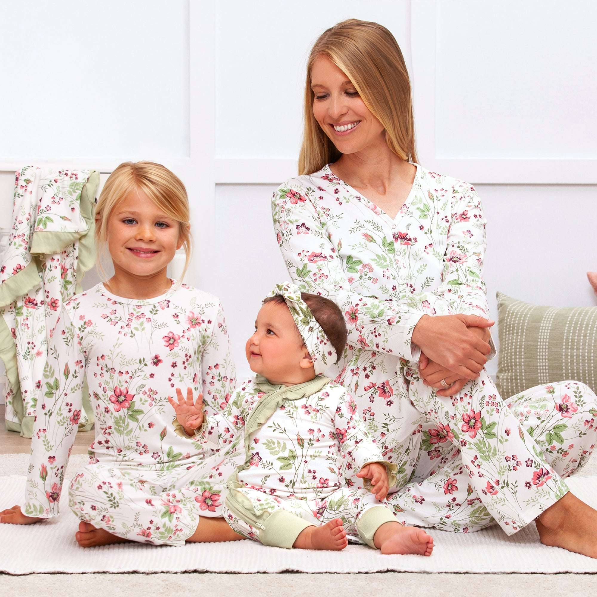 Pretty Petals Women's Bamboo Pajama Set Milk & Baby